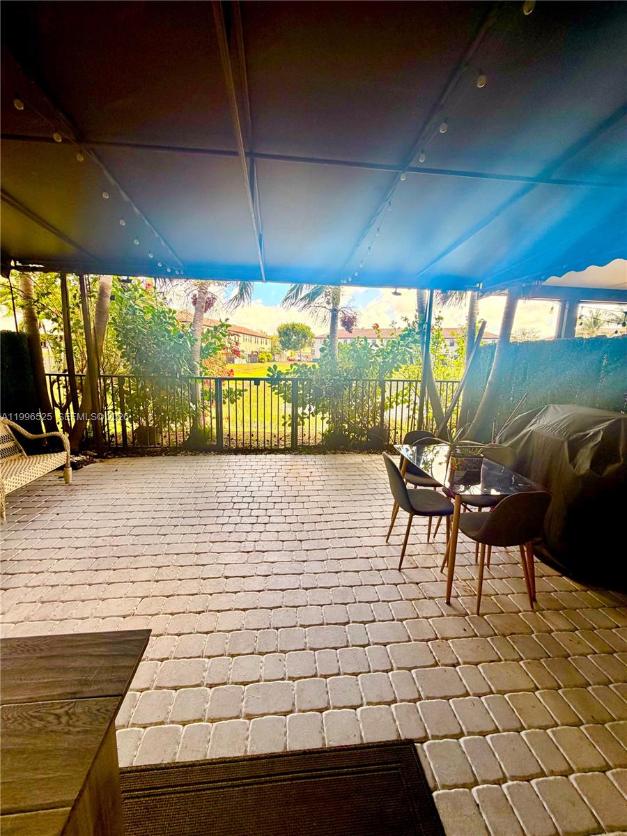 INTERLAKEN - Residential