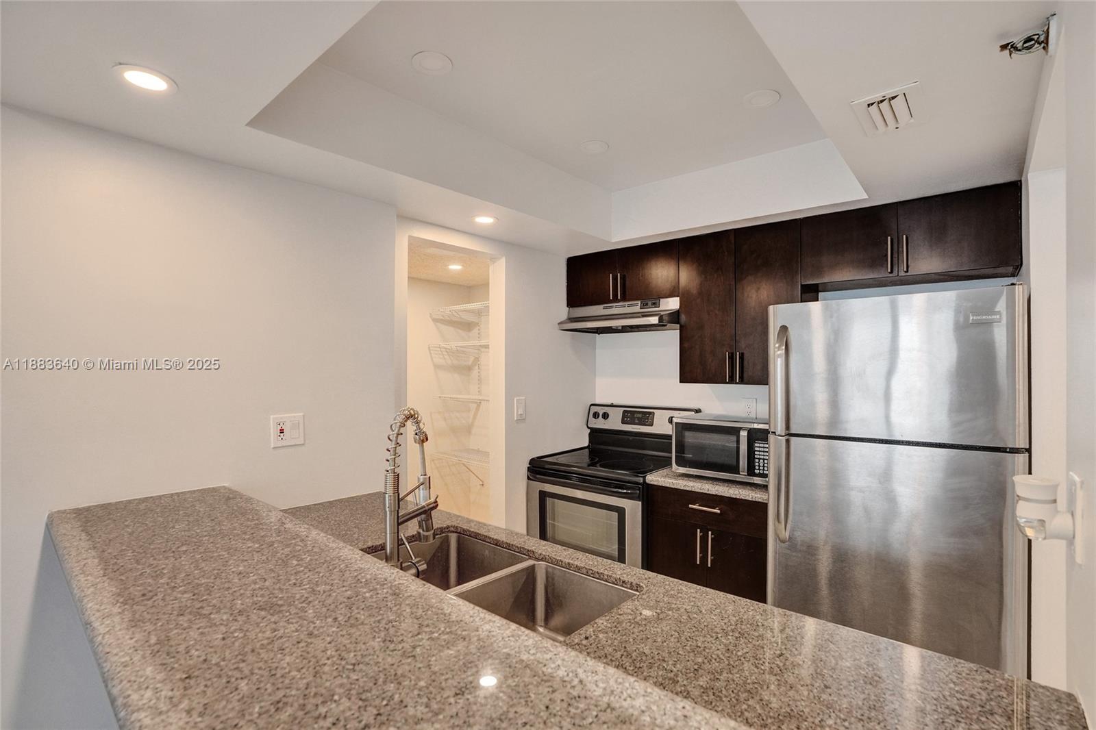 MADISON DOWNTOWN CONDO - Residential