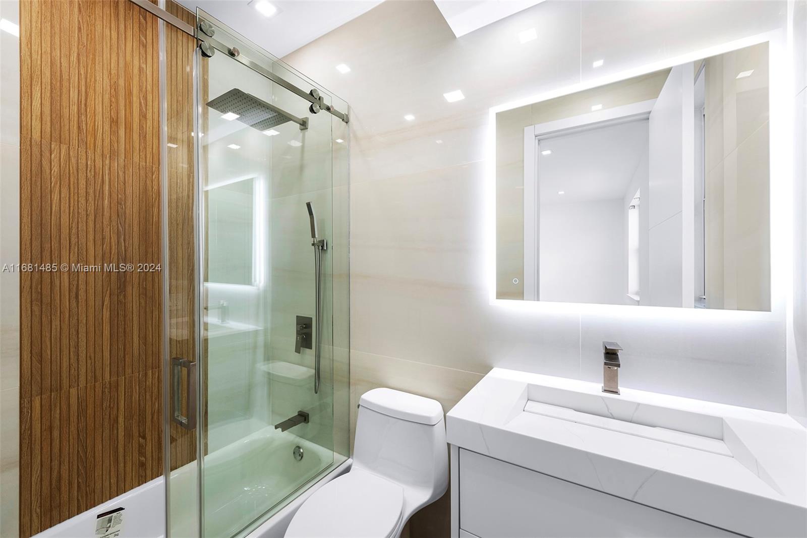 AVENTURA LAKES - PHASE II - Residential