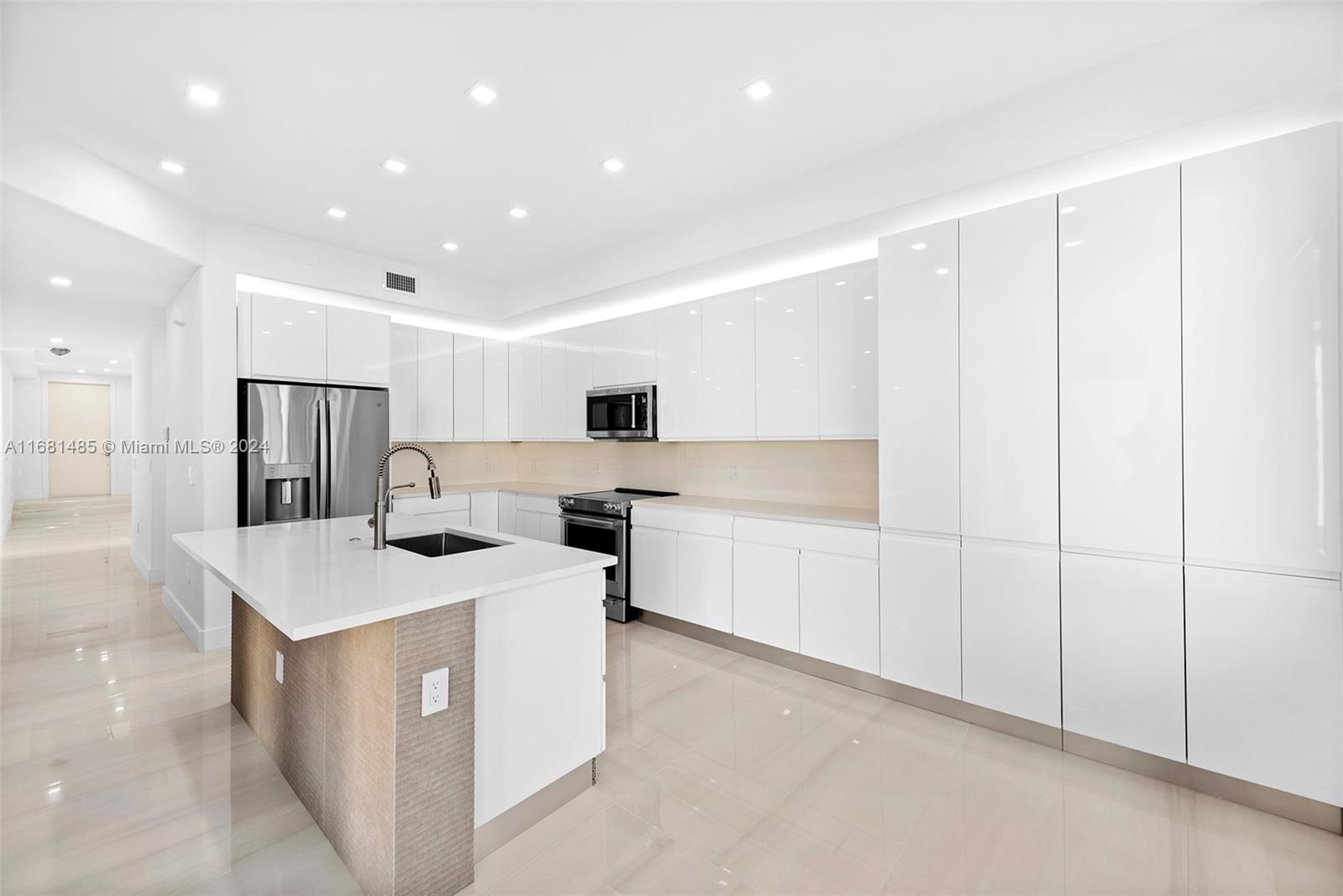 AVENTURA LAKES - PHASE II - Residential