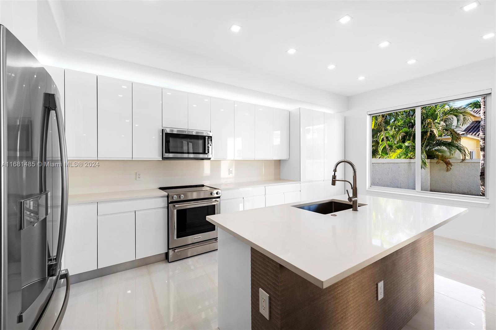 AVENTURA LAKES - PHASE II - Residential