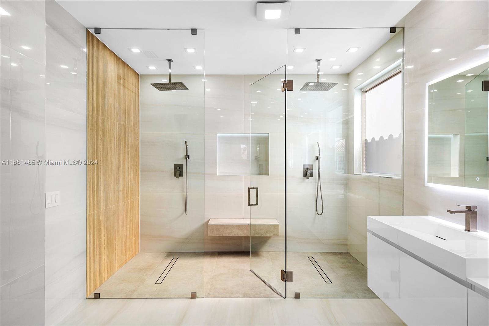 AVENTURA LAKES - PHASE II - Residential