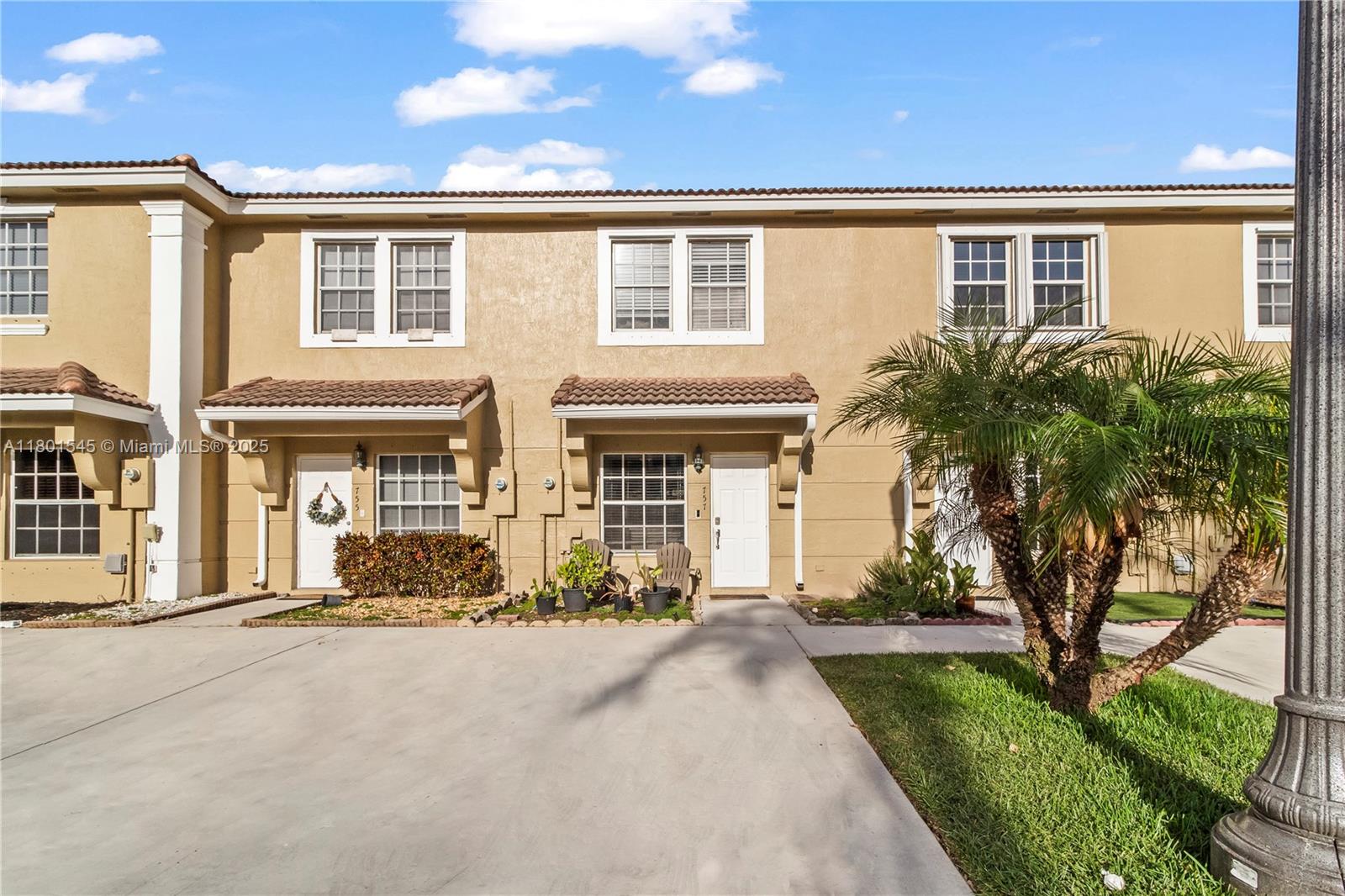 Property for Sale at 757 Sw 122nd Terrace 757, Pembroke Pines, Miami-Dade County, Florida - Bedrooms: 2 
Bathrooms: 3  - $364,900