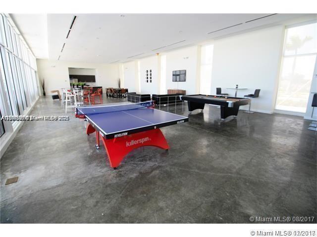 THE OAKS I CONDO - Residential