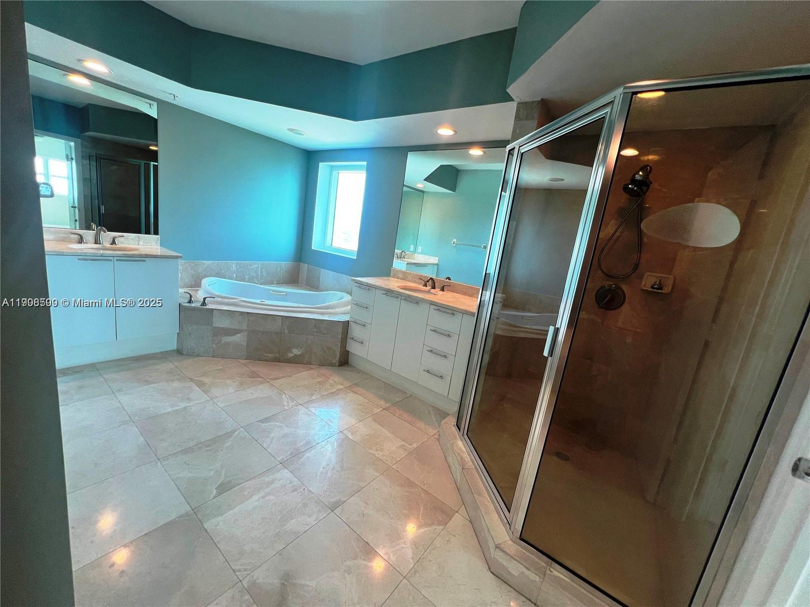 THE OAKS I CONDO - Residential