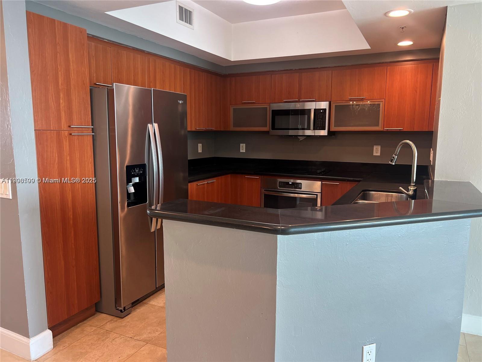 THE OAKS I CONDO - Residential