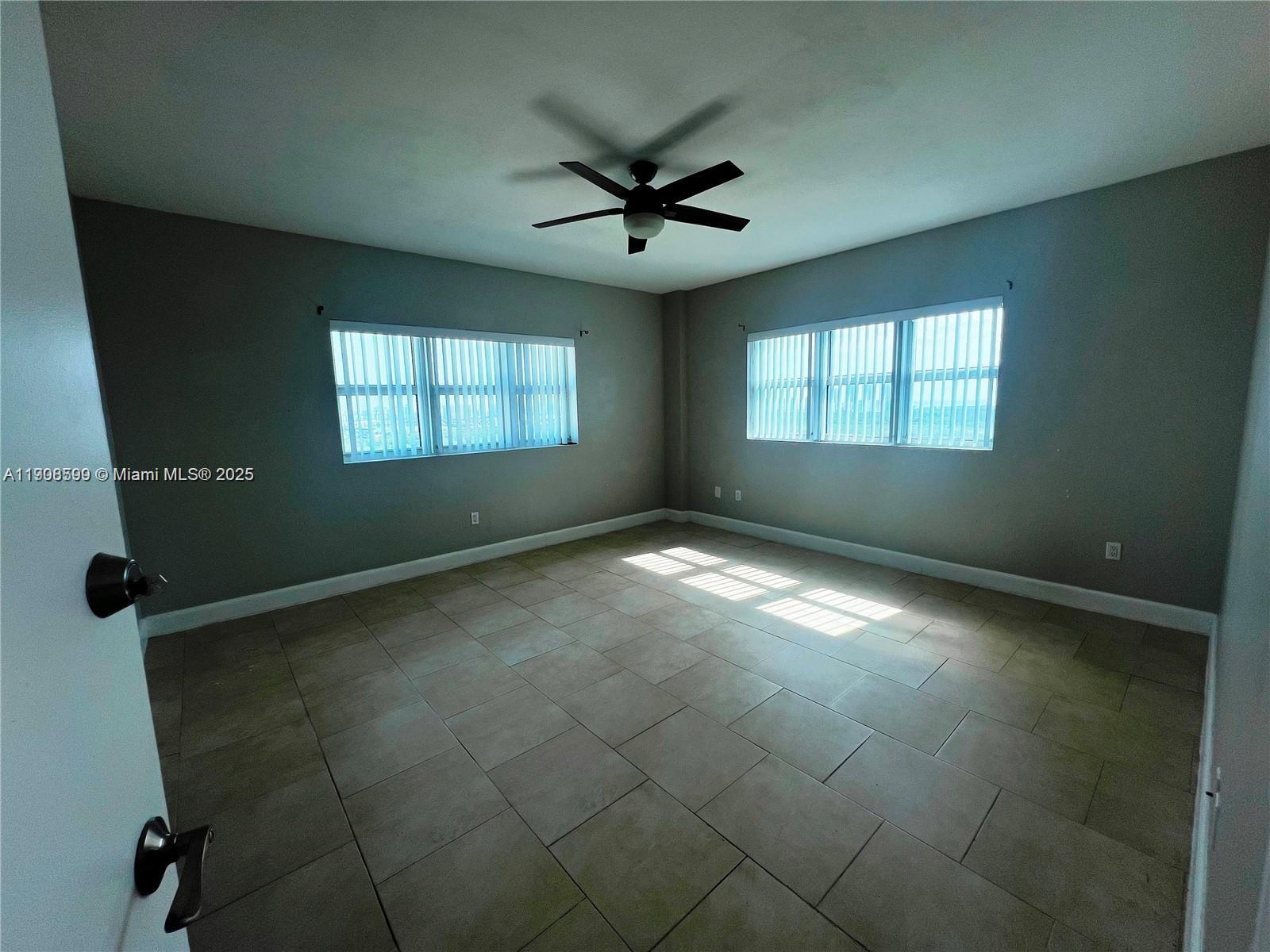 THE OAKS I CONDO - Residential