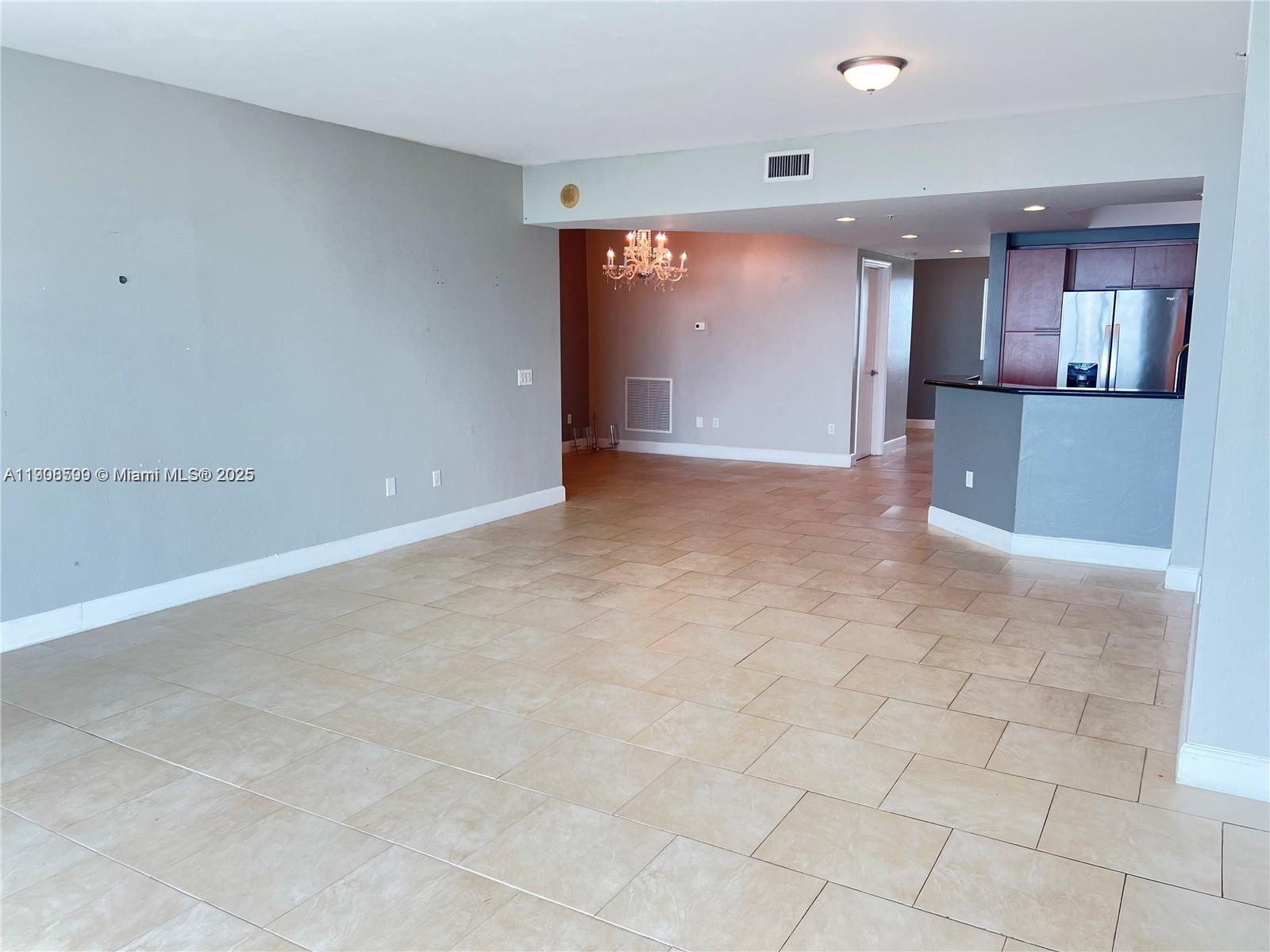 THE OAKS I CONDO - Residential