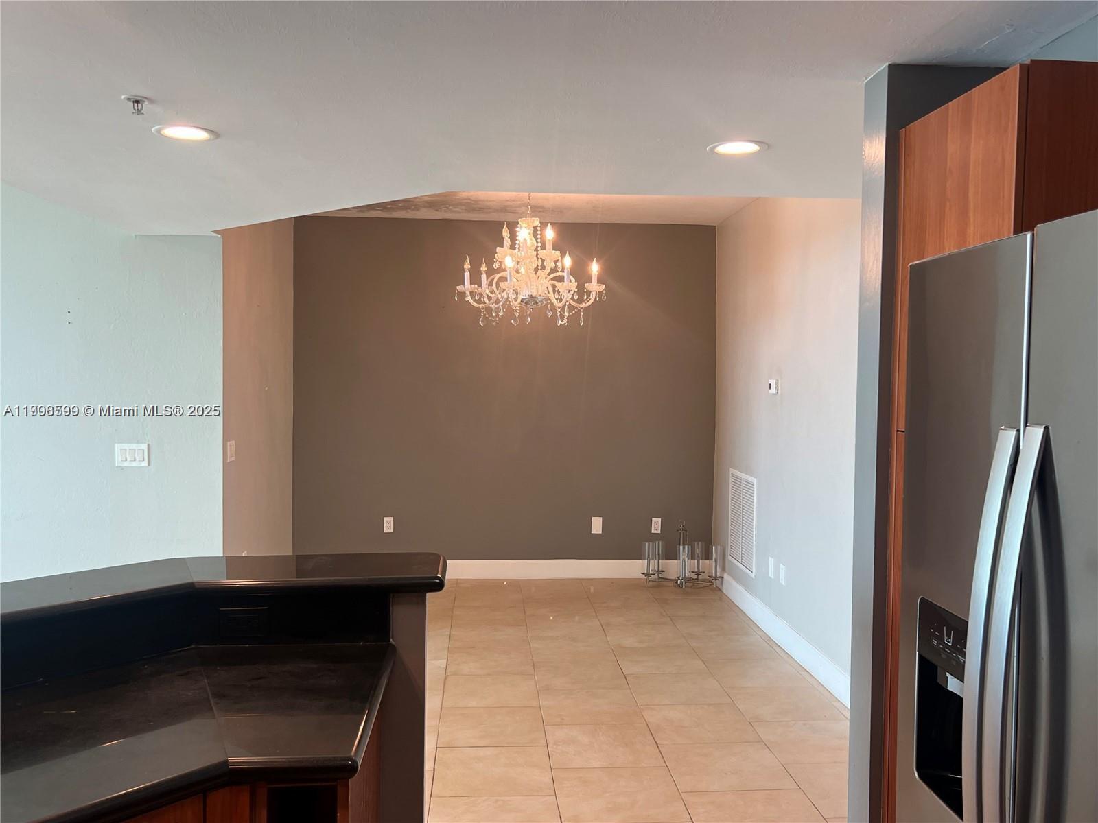 THE OAKS I CONDO - Residential