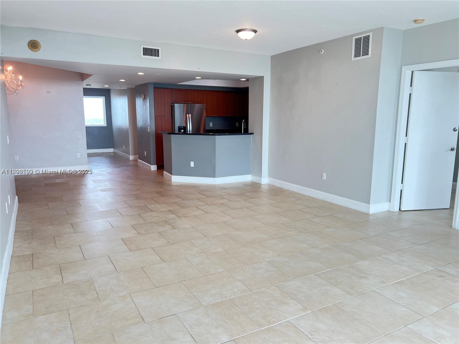 THE OAKS I CONDO - Residential