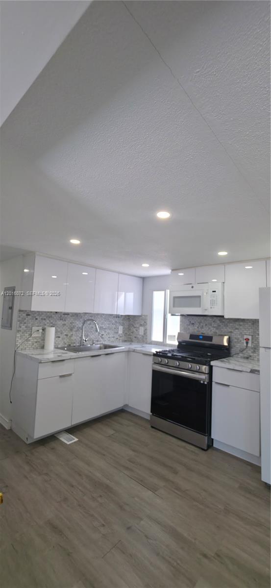 1730 SW 85th Ave, Davie, FL, 33324/$215,000 2 1730 SW 85th Ave