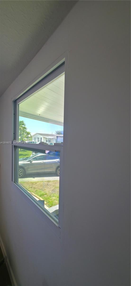 1730 SW 85th Ave, Davie, FL, 33324/$215,000 4 1730 SW 85th Ave