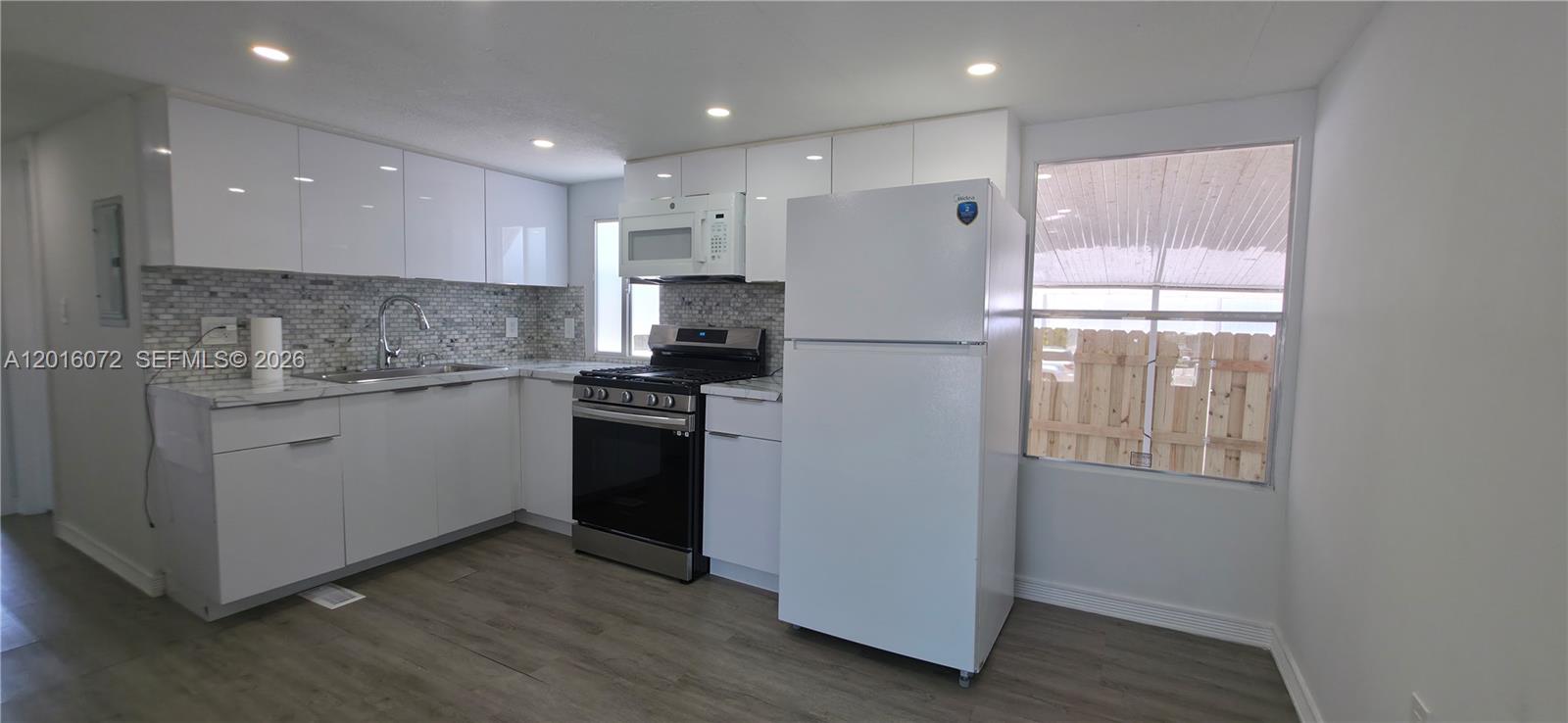 1730 SW 85th Ave, Davie, FL, 33324/$215,000 1 1730 SW 85th Ave