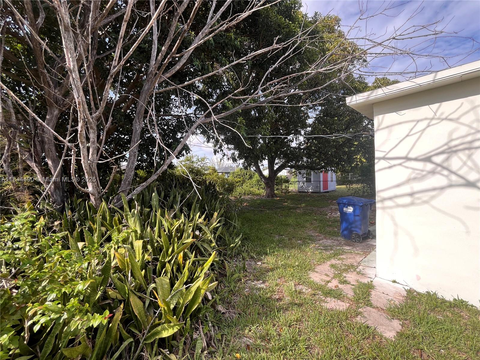 BISCAYNE RIVER GARDENS - Residential