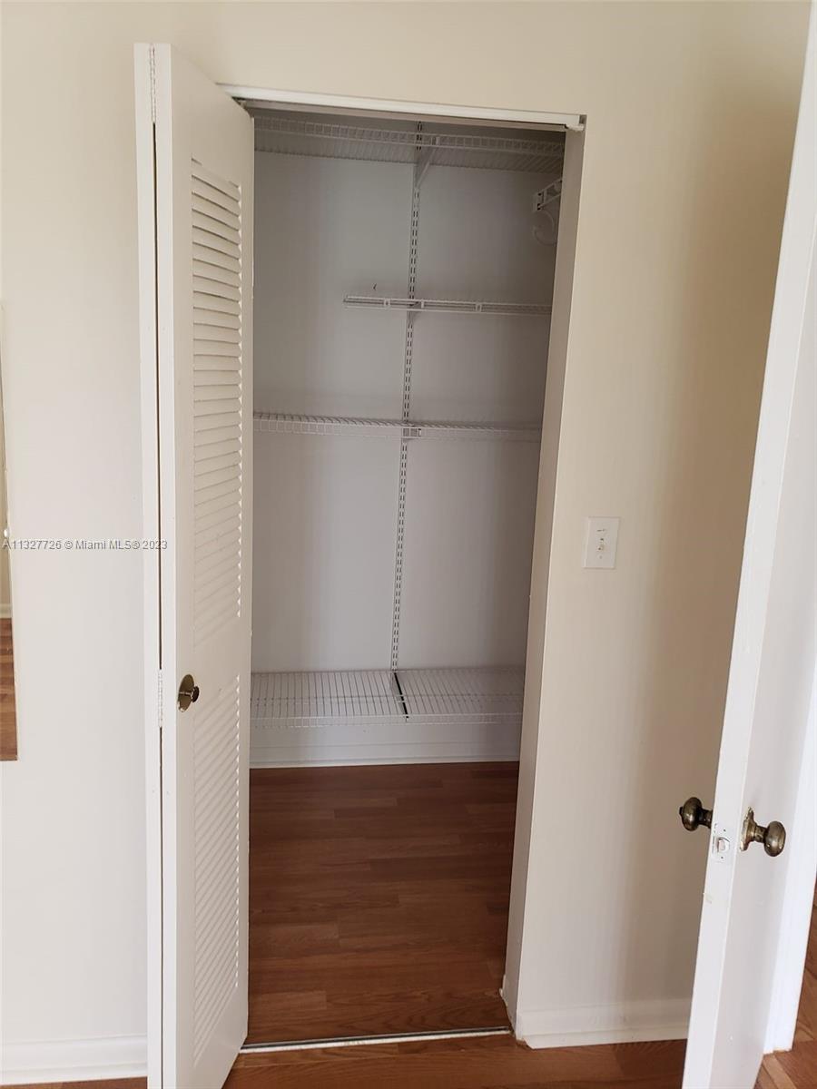 Photo 4 of 21 of listing 397333d6-46e3-409c-9e8d-2a0738b2ff0d condo