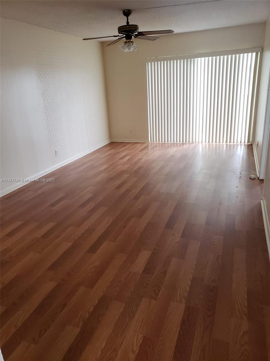 Photo 1 of 21 of listing 397333d6-46e3-409c-9e8d-2a0738b2ff0d condo