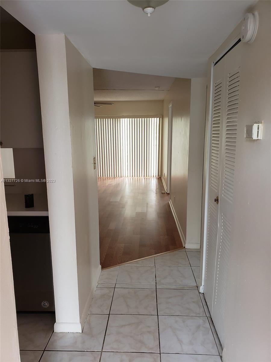 Photo 3 of 21 of listing 397333d6-46e3-409c-9e8d-2a0738b2ff0d condo