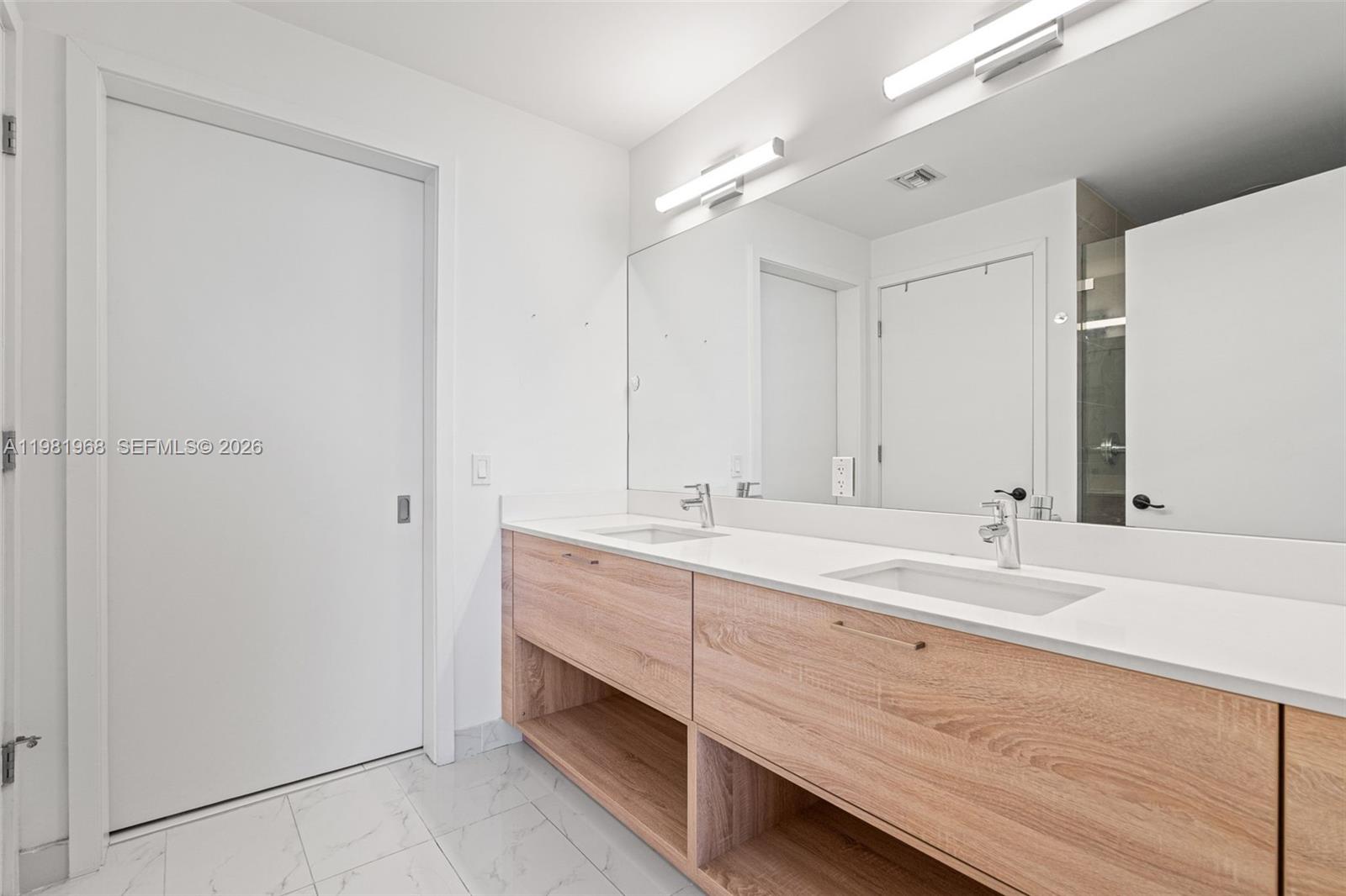 THE HARBOUR NORTH CONDO - Residential