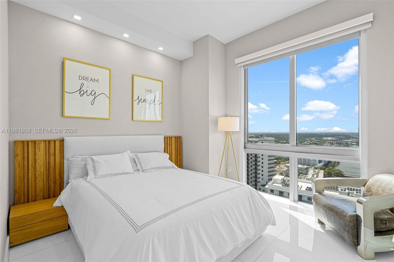 THE HARBOUR NORTH CONDO - Residential