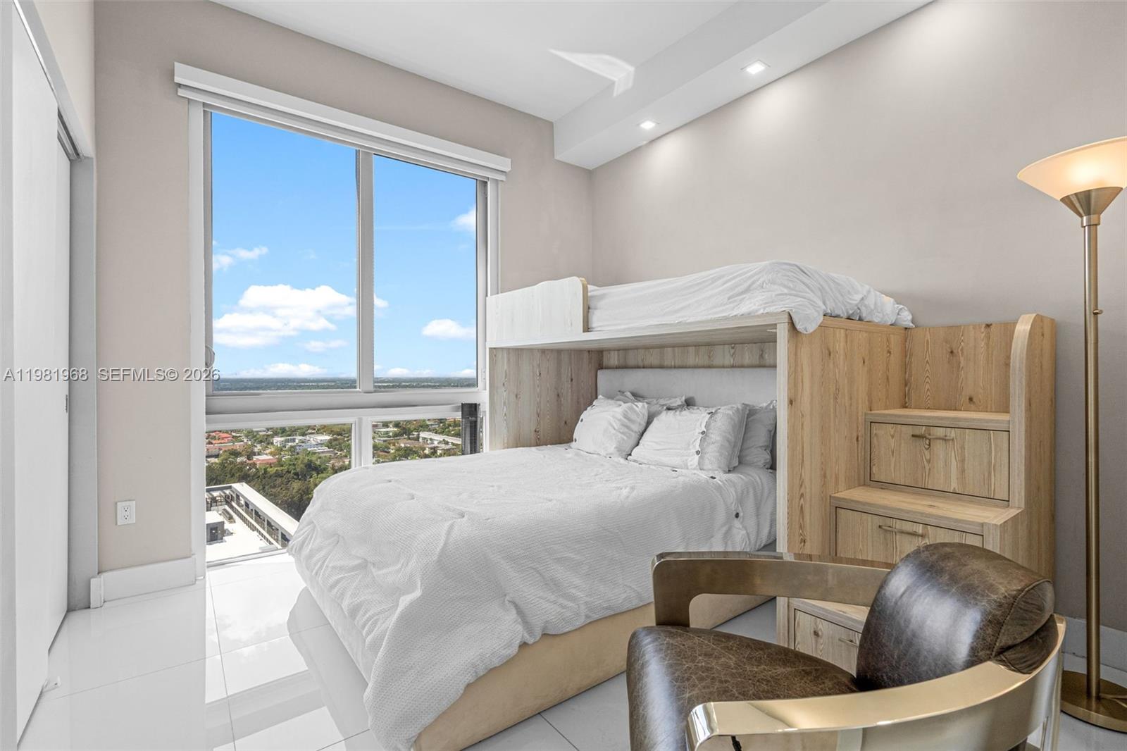 THE HARBOUR NORTH CONDO - Residential