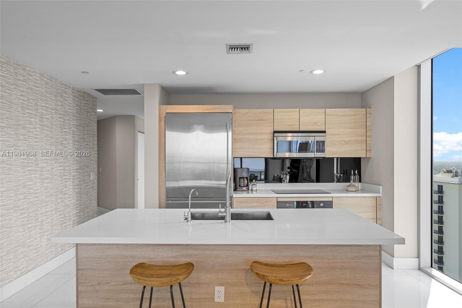 THE HARBOUR NORTH CONDO - Residential