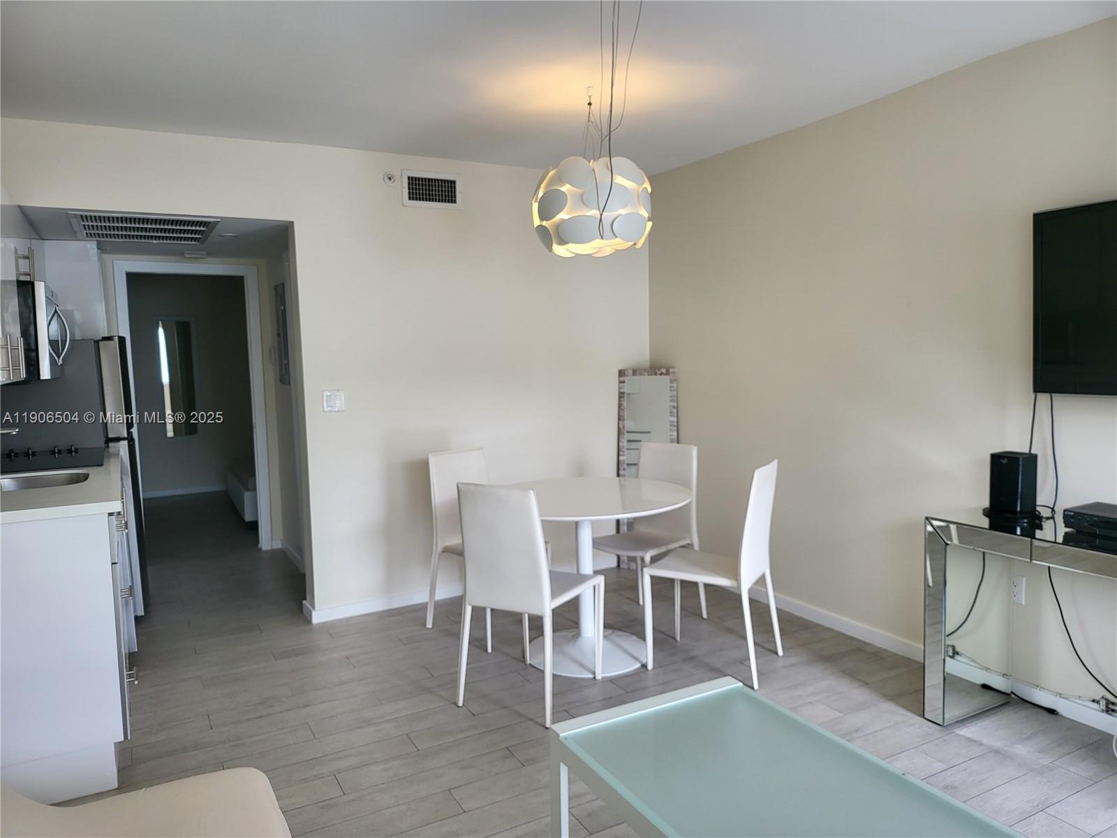 LINCOLN SUB - Residential Lease