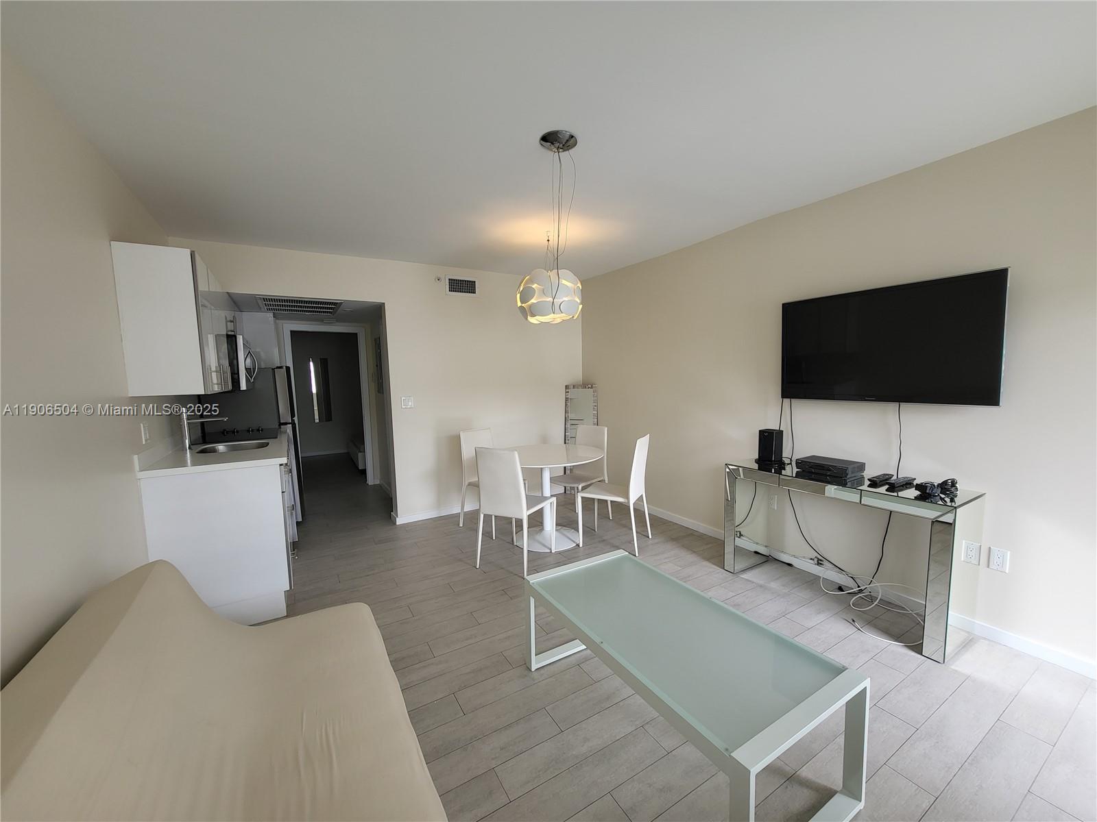 LINCOLN SUB - Residential Lease