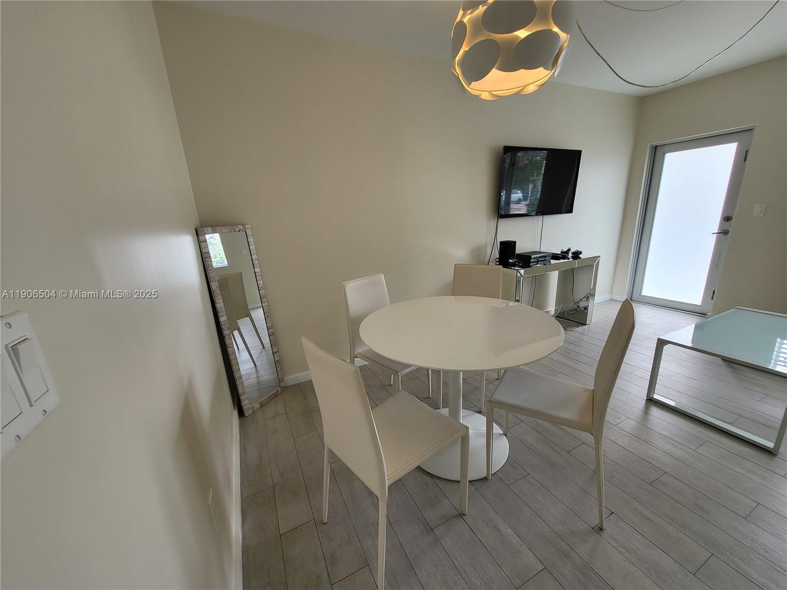 LINCOLN SUB - Residential Lease