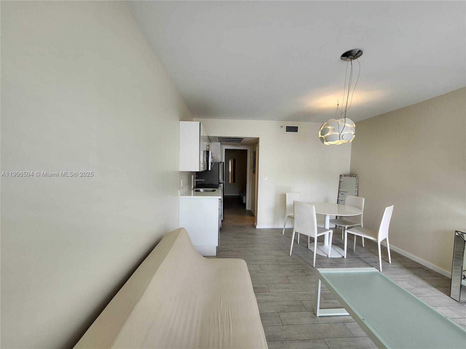 LINCOLN SUB - Residential Lease