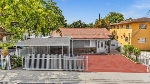 Photo of 690 SE 8th St, Hialeah, FL 33010 (MLS # A11868082) Photo of 690 SE 8th St, Hialeah, FL 33010 (MLS # A11868082)