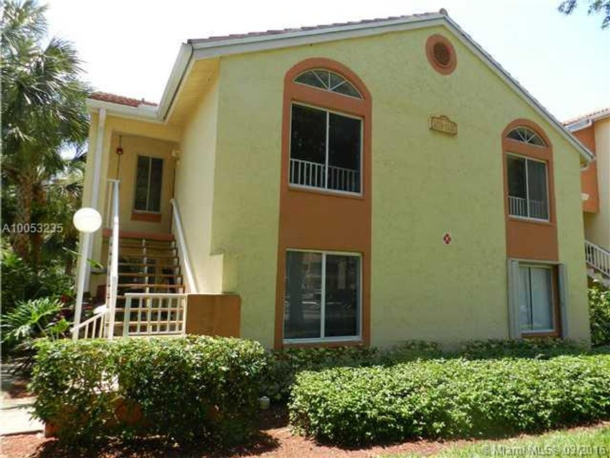 Best deal in the complex. Excellent property in Resort Style Community with Pools, Tennis Court, barbecue area, gardens, etc.  Lovely 2 bedrooms, 2 full bathroom. Corner unit w/private entrance. on 2nd floor. Vaulted ceilings. Big screen balcony overlooking beautiful gardens. Next to one of the biggest parks in the area. Excellent location.