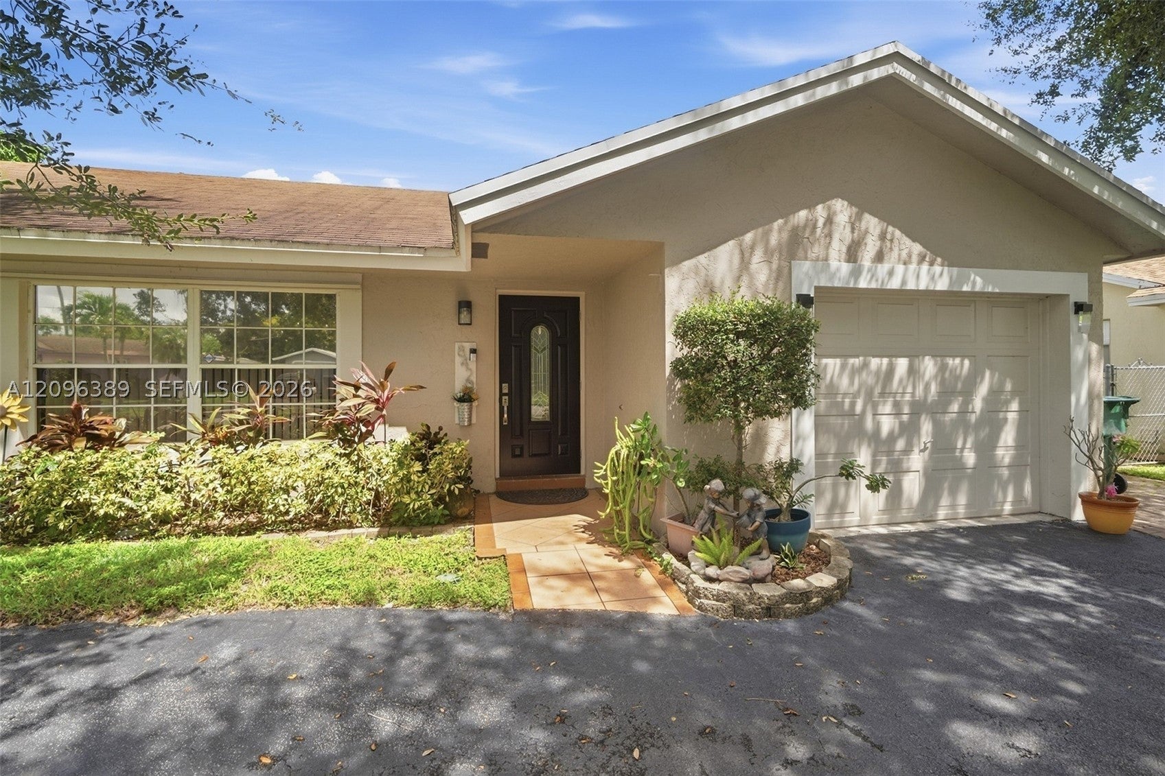 8421 NW 45th St
