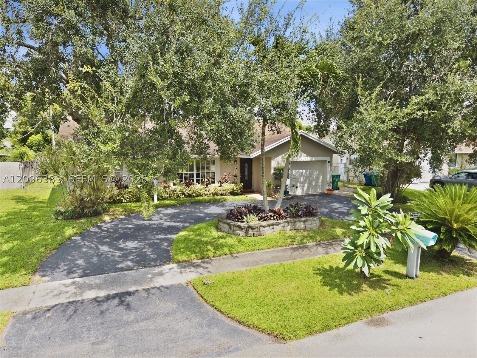 8421 NW 45th St