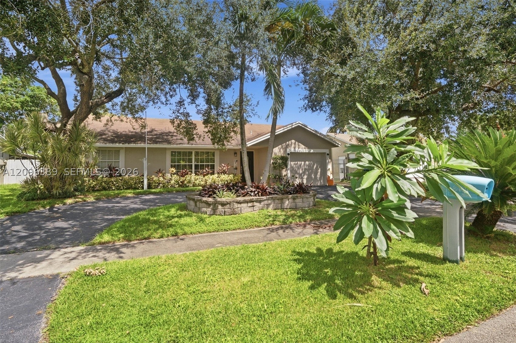 8421 NW 45th St