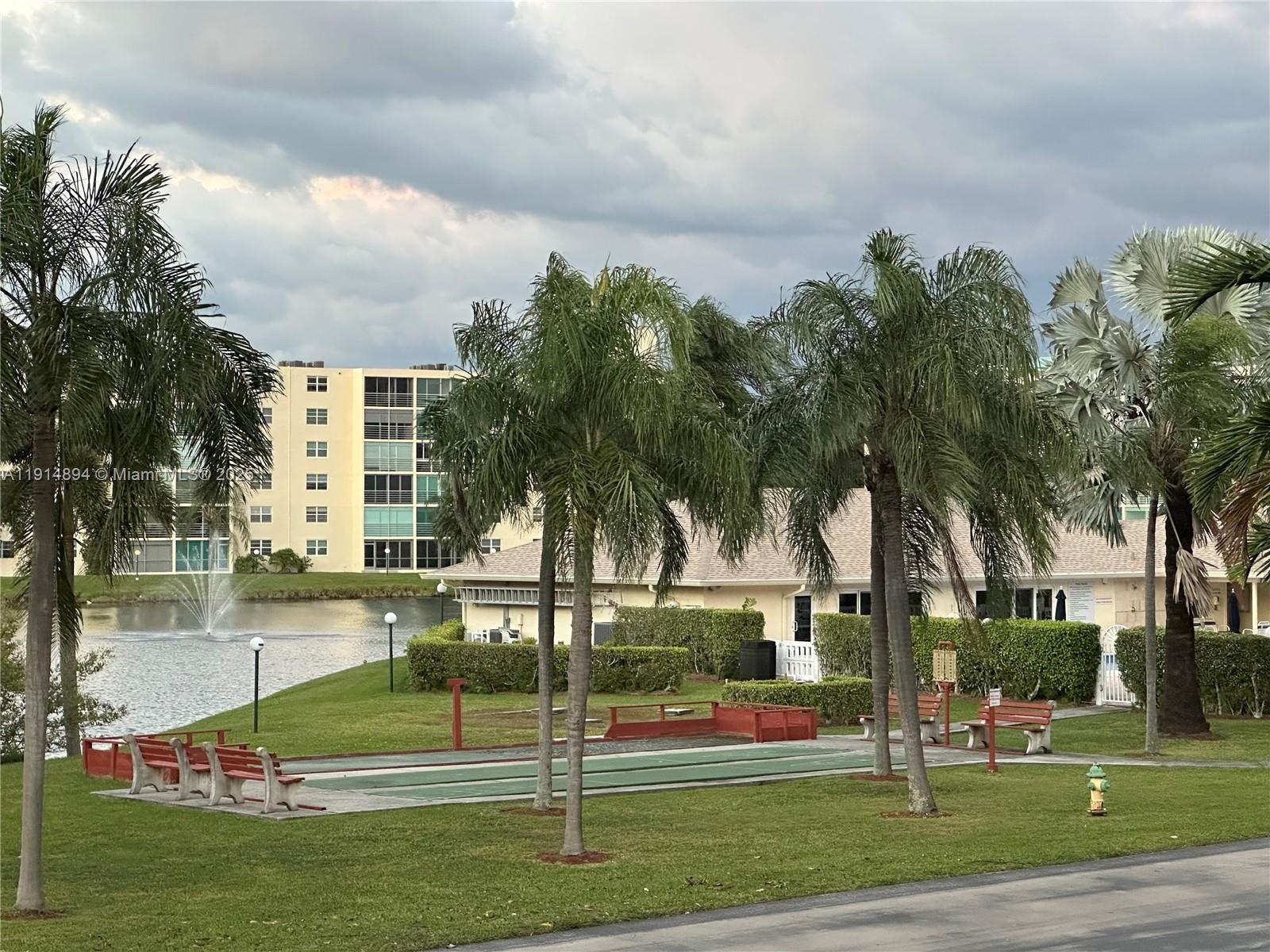 MEADOWBROOK LAKES VIEW CO - Residential Lease