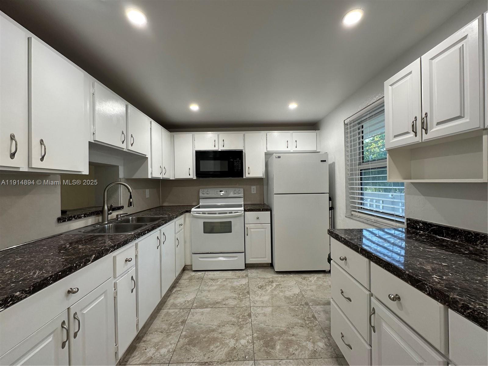 MEADOWBROOK LAKES VIEW CO - Residential Lease