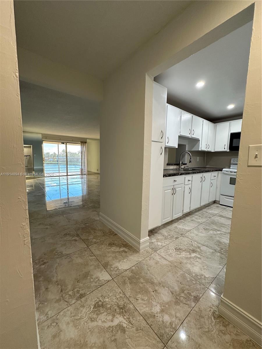 MEADOWBROOK LAKES VIEW CO - Residential Lease