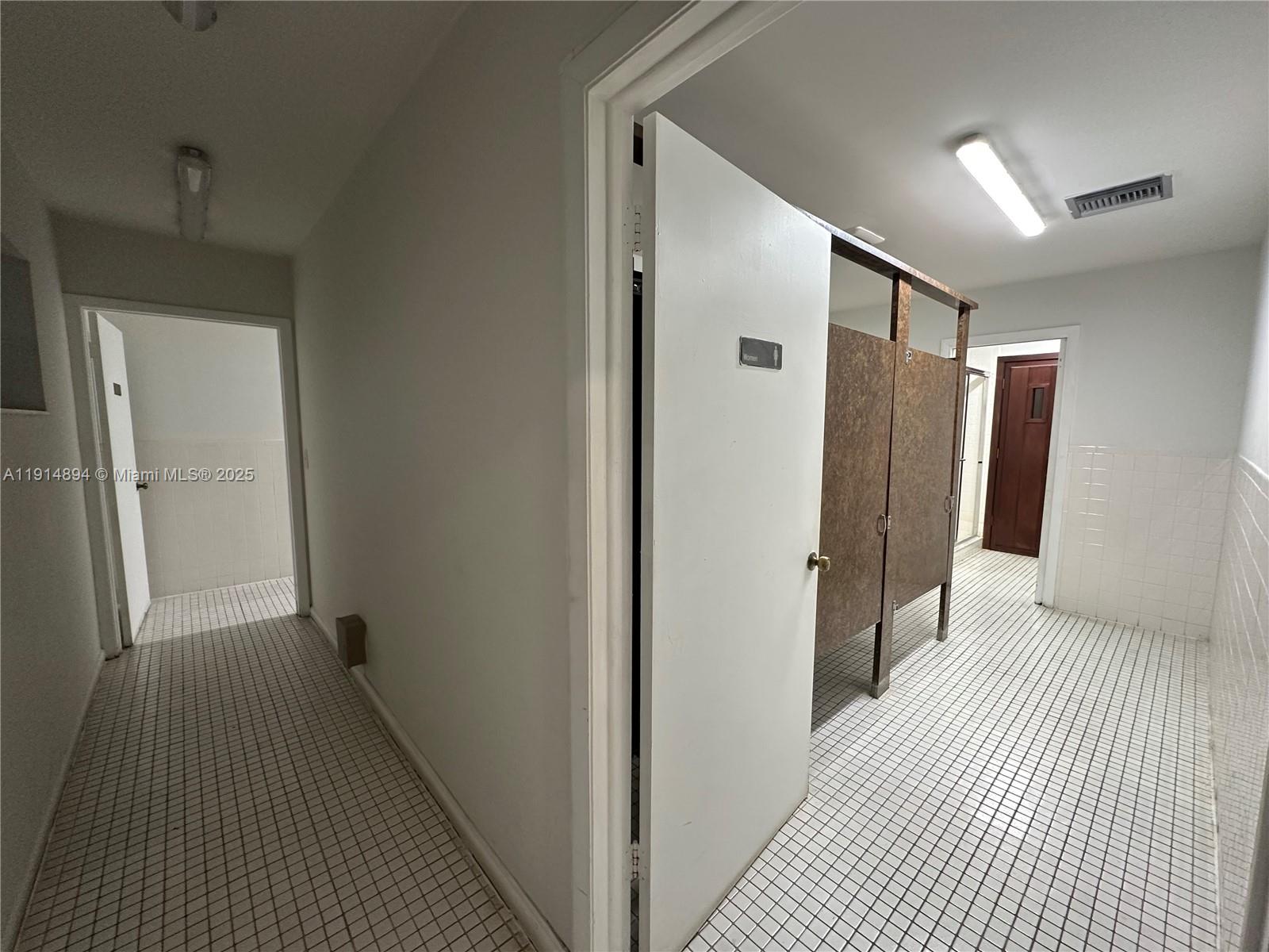 MEADOWBROOK LAKES VIEW CO - Residential Lease