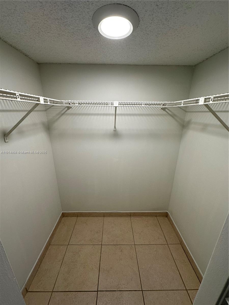 MEADOWBROOK LAKES VIEW CO - Residential Lease