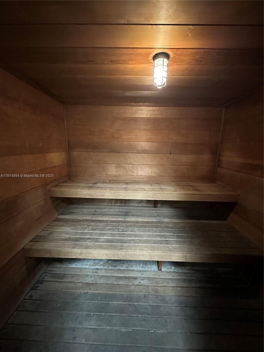 MEADOWBROOK LAKES VIEW CO - Residential Lease