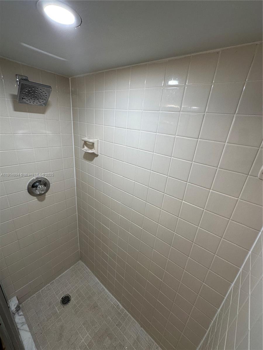 MEADOWBROOK LAKES VIEW CO - Residential Lease