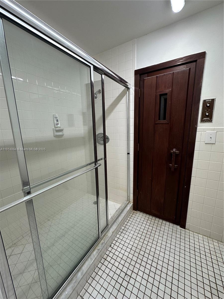 MEADOWBROOK LAKES VIEW CO - Residential Lease