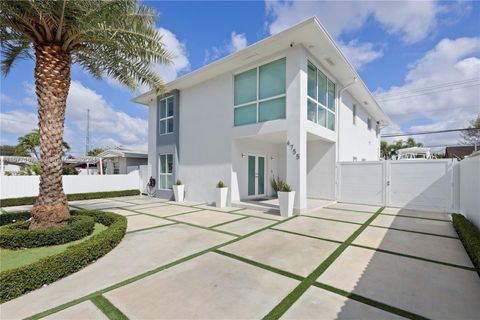 Single Family Residence in Miami FL 6755 39th Ter Ter.jpg