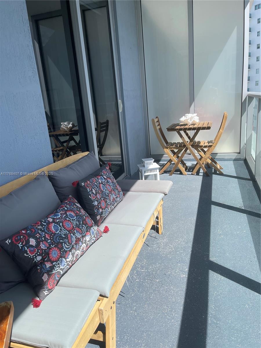 1300 Brickell Bay Dr 2405