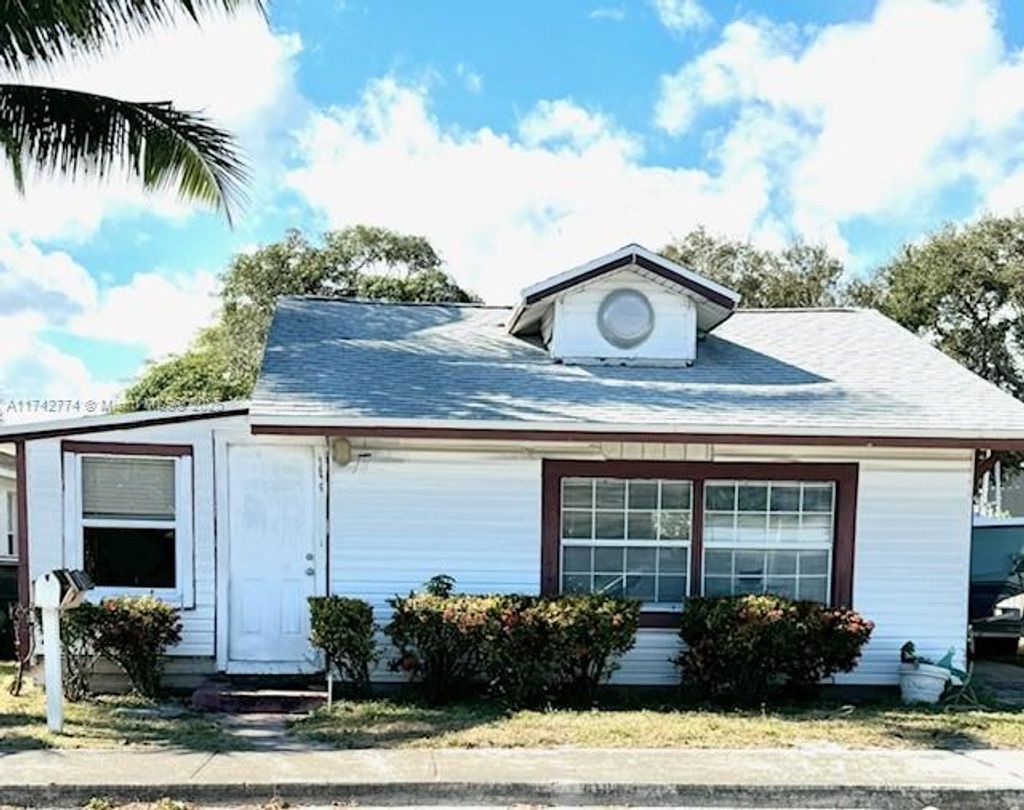 Photo of 1605 S N St, Lake Worth, FL 33460 (MLS # A11742774)