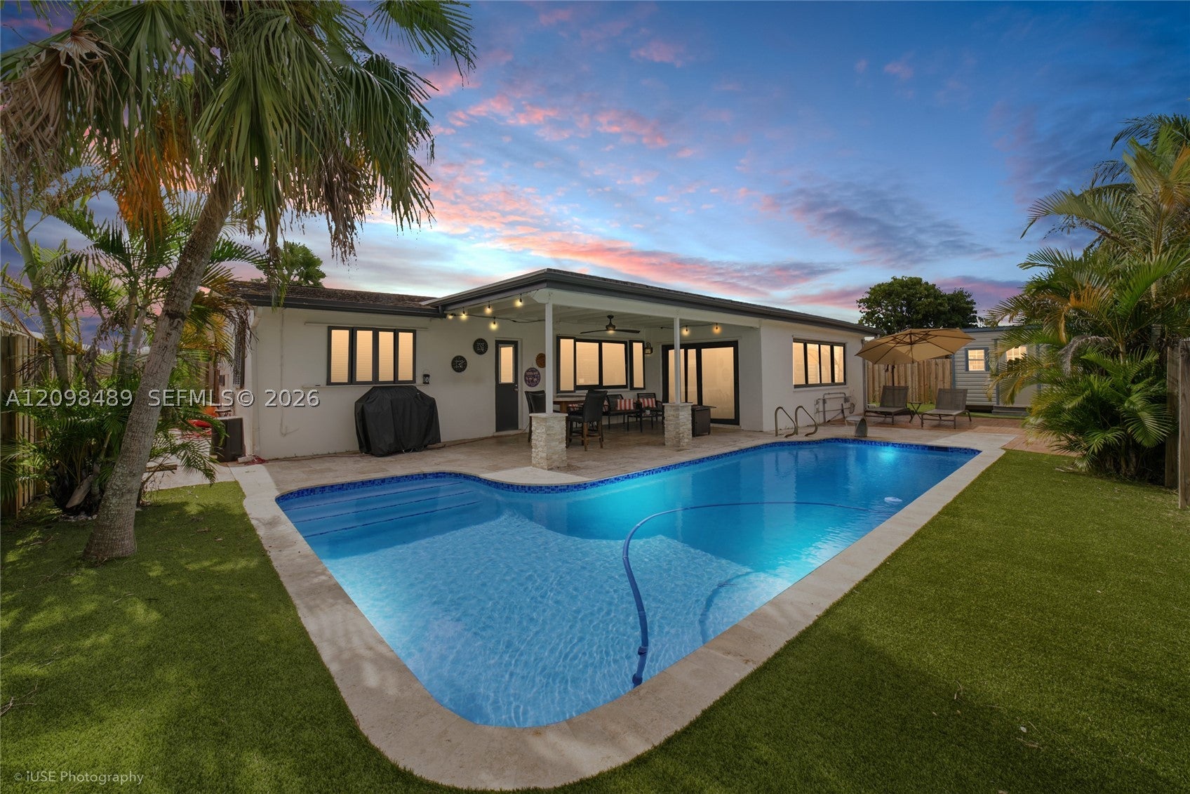 11941 NW 23rd St, Pembroke Pines, FL, 33026/$749,100 2 11941 NW 23rd St