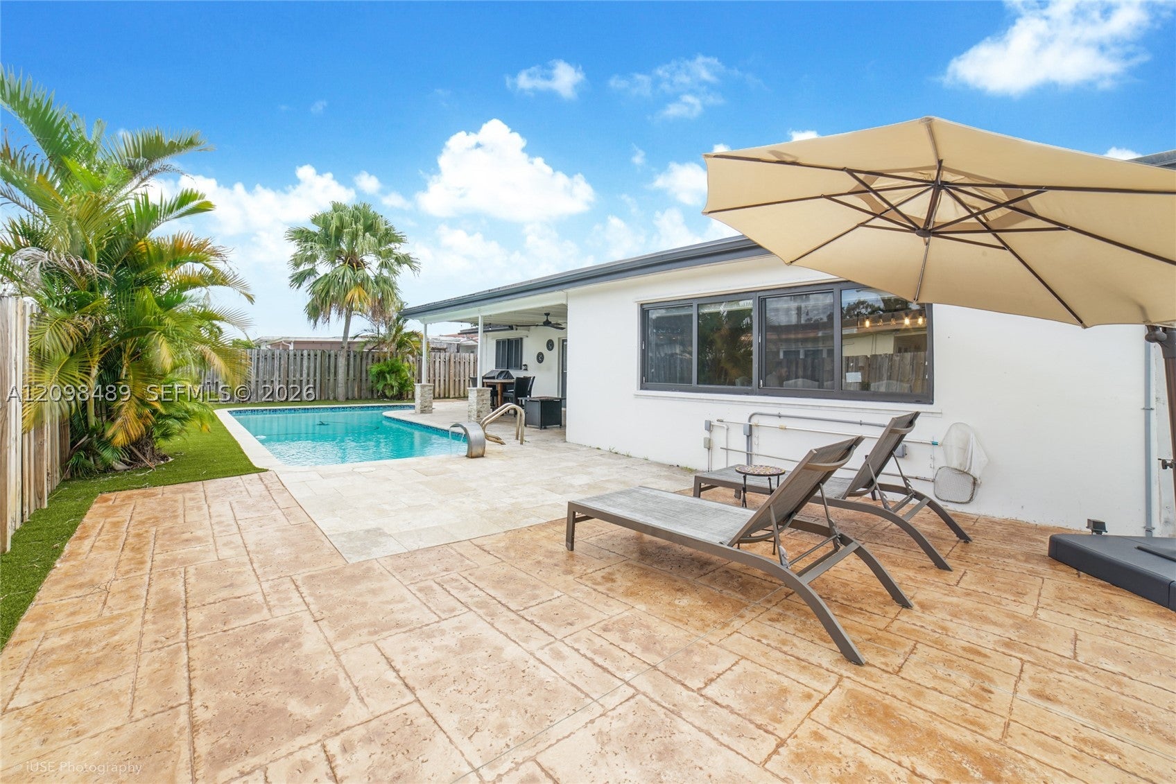 11941 NW 23rd St, Pembroke Pines, FL, 33026/$749,100 3 11941 NW 23rd St