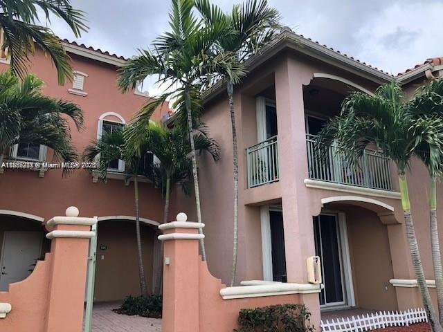 Spacious and bright 3-bedroom, 2-bathroom residence in the highly desirable The Courts at Doral Isles community. Enjoy a comfortable layout with abundant natural light and a beautiful view. Community Amenities:
Resort-style swimming pool, Fully equipped fitness center, Clubhouse and social areas, 24/7 security, Tennis and basketball courts, Children’s playgrounds. Prime Location: Close to top-rated schools, shopping centers, dining, golf courses, and major highways. Just minutes from Miami International Airport and beautiful parks.