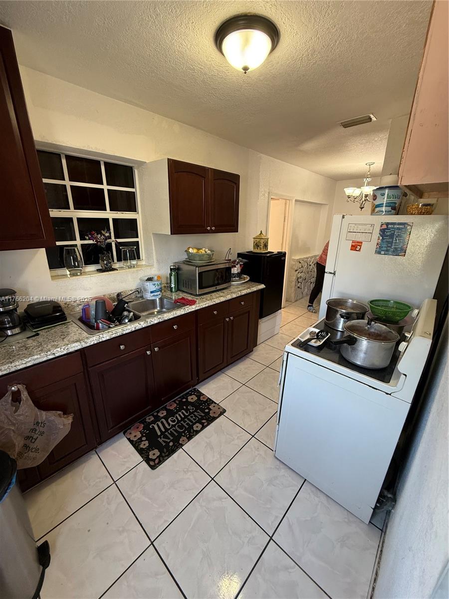 LAKE FOREST SEC 4 - Residential