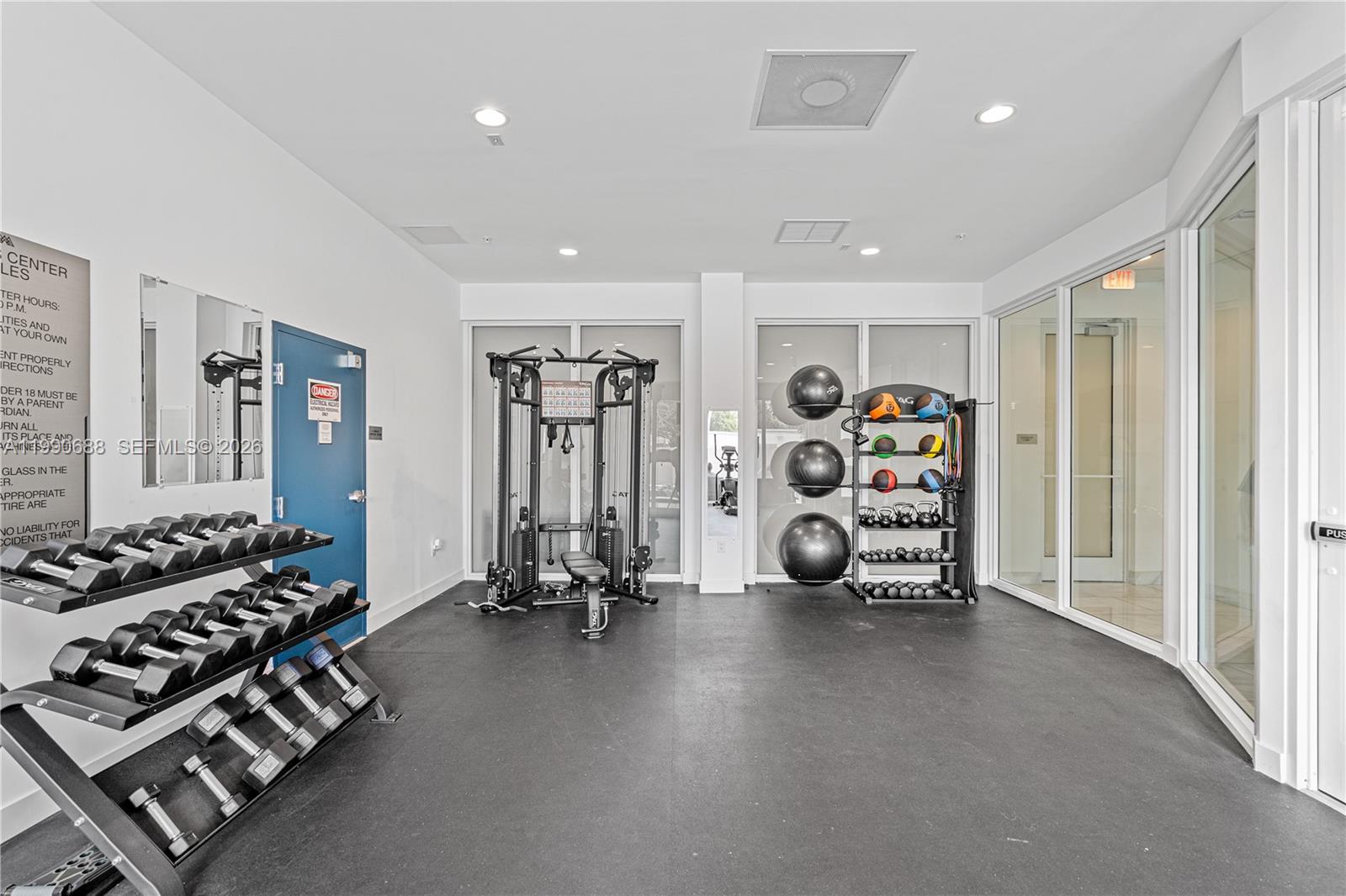 Hollywood 1-21 B - Residential